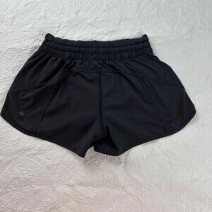 Lululemon Tracker Short V 4" Size 6 Solid Black Lined Swift 4" Inseam